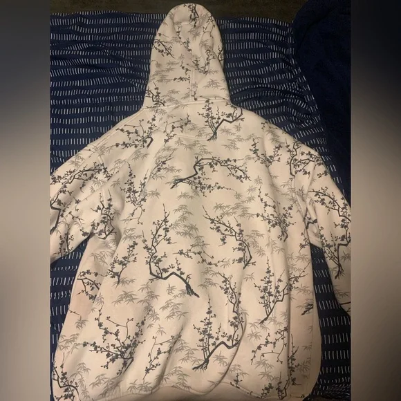 Men’s XL cherry blossom/Katana Zip up hoodie - Picture 3 of 3